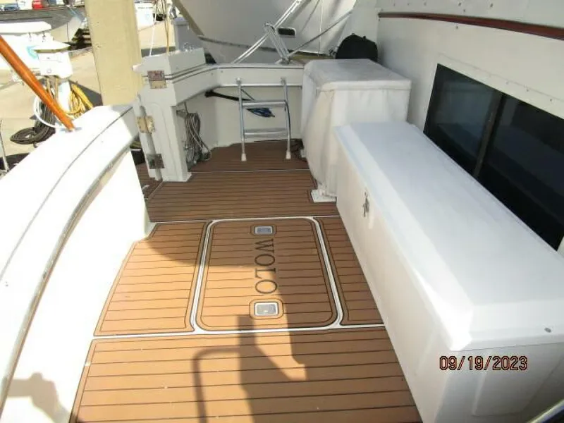 Slide: The Image of 63' Hatteras cockpit port - 3904551