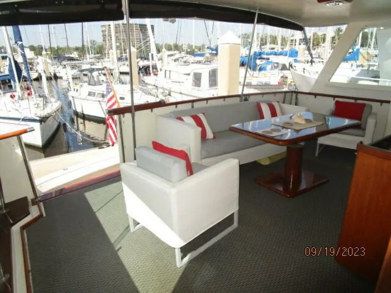 Slide: The Image of 63' Hatteras aftdeck1 - 3904544