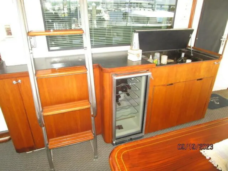 Slide: The Image of 63' Hatteras aftdeck wetbar - 3904543