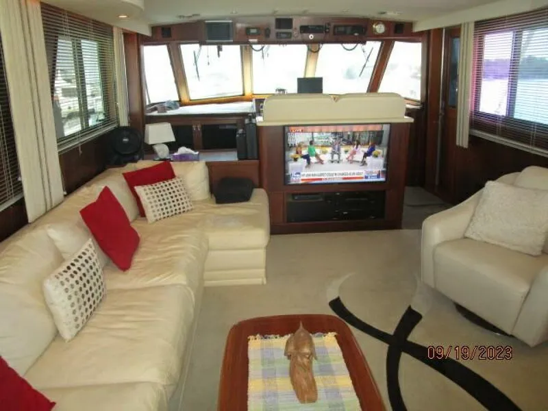 Slide: The Image of 63' Hatteras salon forward - 3904612