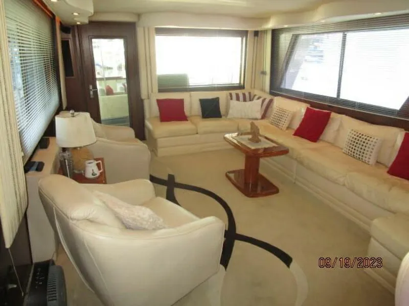Slide: The Image of 63' Hatteras salon aft1 - 3904610