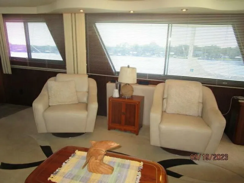 Slide: The Image of 63' Hatteras salon starboard - 3904615