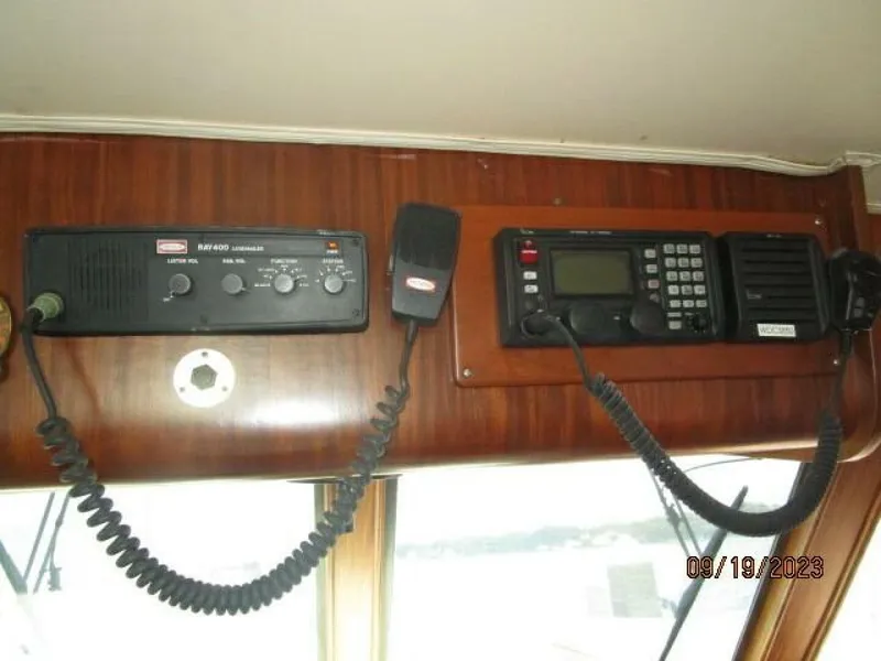 Slide: The Image of 63' Hatteras lower helm electronics1 - 3904590
