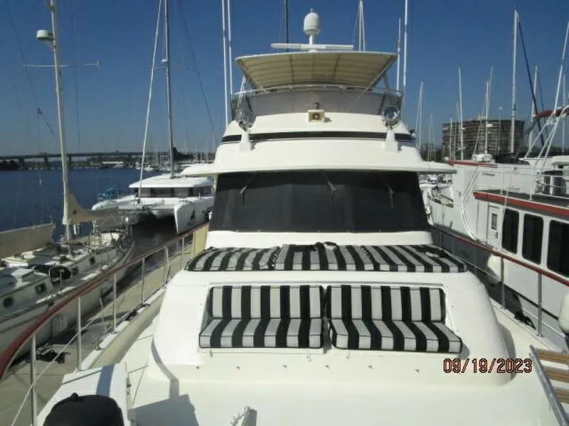 Slide: The Image of 63' Hatteras foredeck aft - 3904564