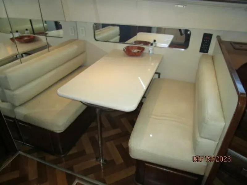 Slide: The Image of 63' Hatteras dinette - 3904571