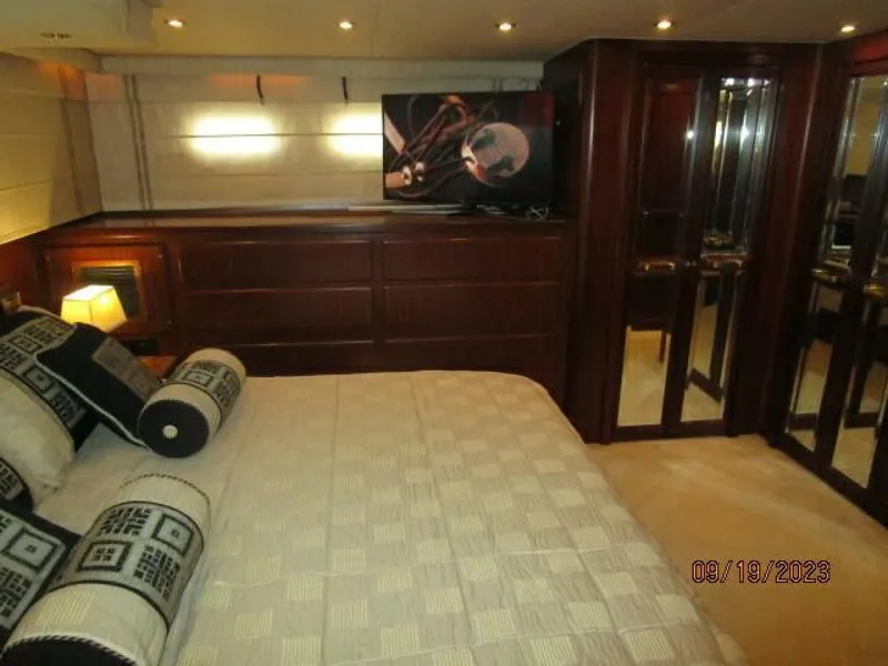 Slide: The Image of 63' Hatteras master stateroom port - 3904586