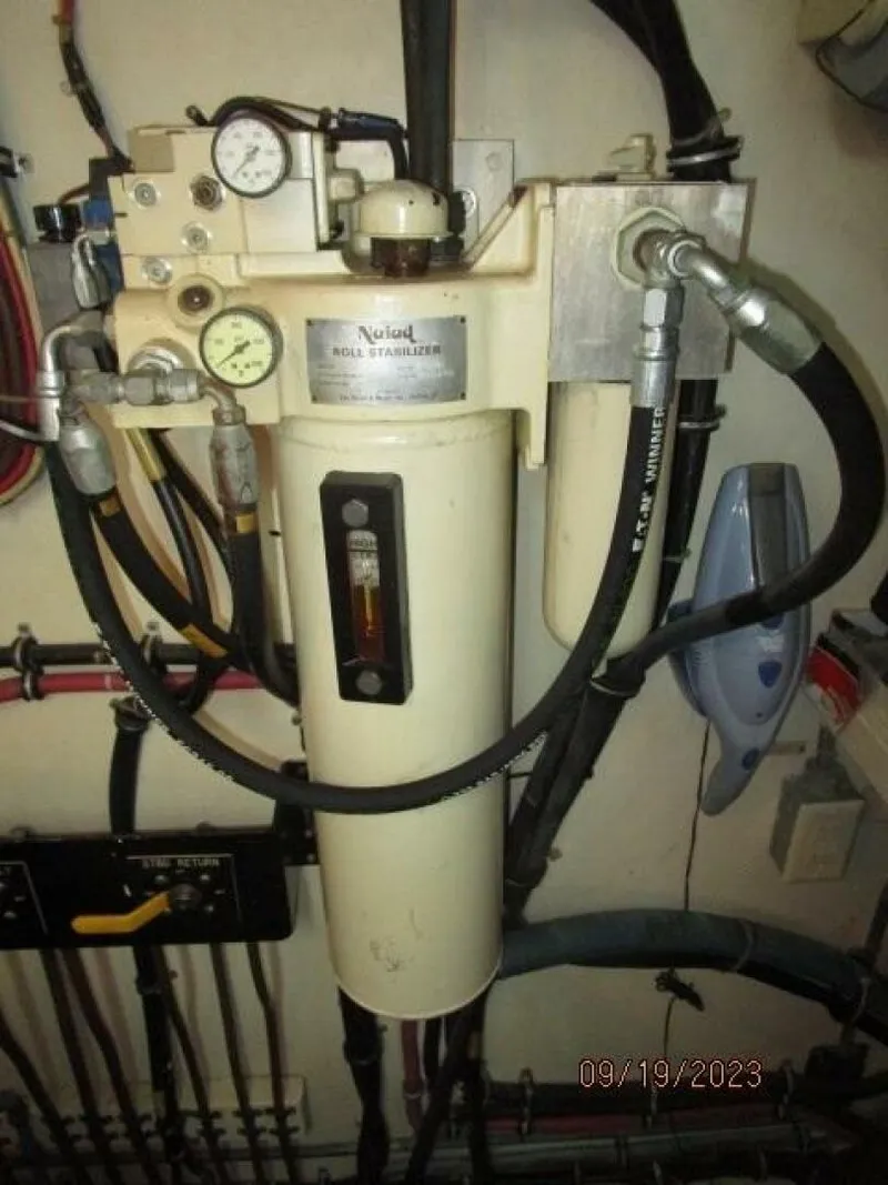 Slide: The Image of 63' Hatteras stabilizer system - 3904618