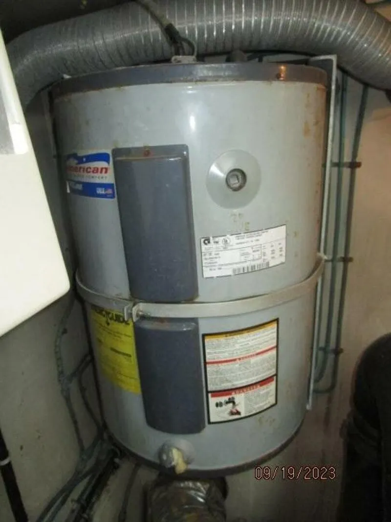 Slide: The Image of 63' Hatteras water heater - 3904635