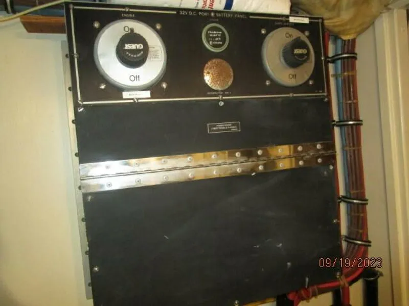 Slide: The Image of 63' Hatteras electrical panel4 - 3904600