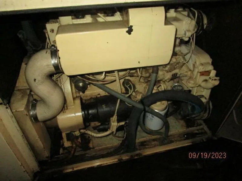 Slide: The Image of 63' Hatteras generator - 3904576