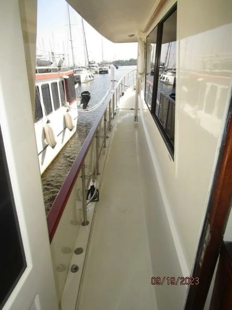 Slide: The Image of 63' Hatteras port side deck2 - 3904609