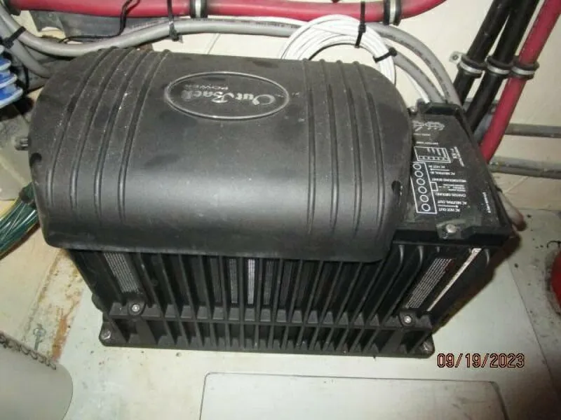 Slide: The Image of 63' Hatteras inverter - 3904579