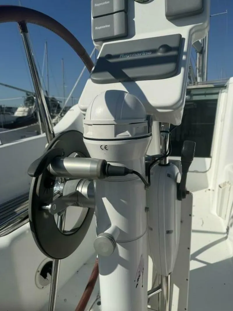 Slide: The Image of Beneteau 323 2008 - 4495541
