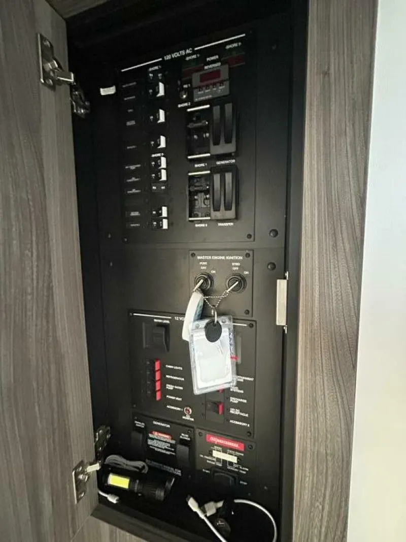 Slide: The Image of 2021 320 Sundancer - Moor To Sea - Electrical - 3934972