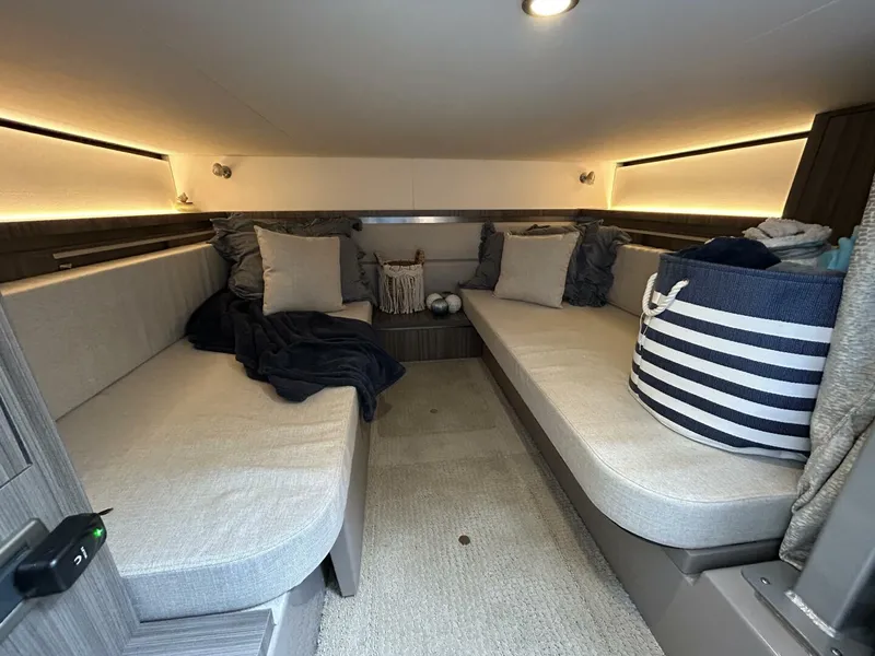 Slide: The Image of 2021 320 Sundancer - Moor To Sea - Mid-berth - 3934971