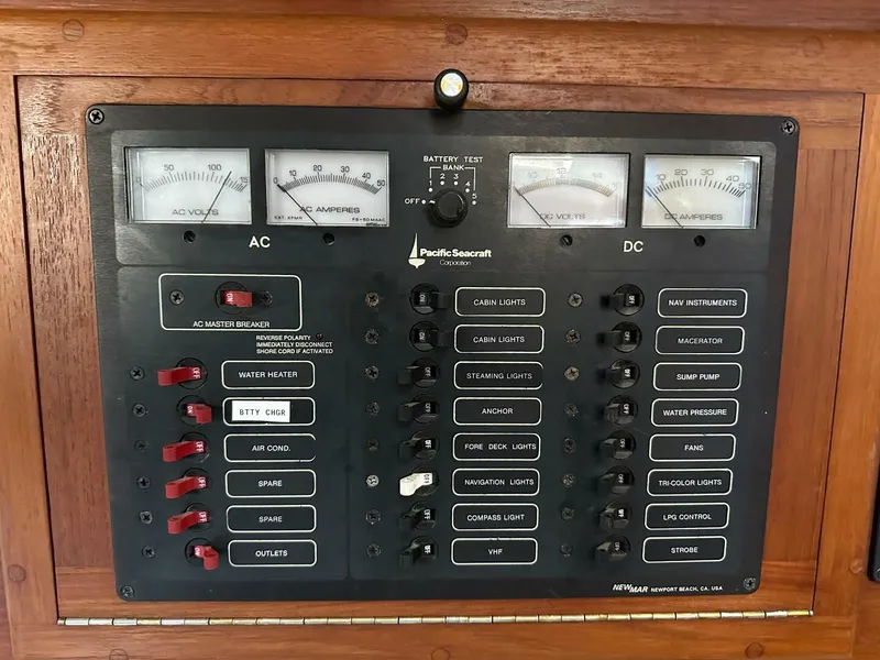 Slide: The Image of Pacific Seacraft Crealock 37 1998 - 3927931