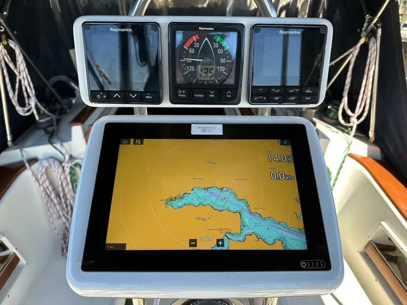 Slide: The Image of Pacific Seacraft Crealock 37 1998 - 3927929