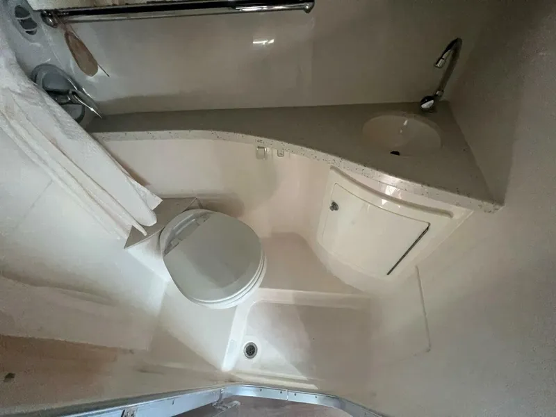 Slide: The Image of Regal 28 Express-Head 2018 Regal 28 Express - 3927781