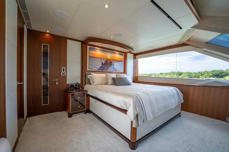 Slide: The Image of Ocean Alexander 100 Zephyr-Master Stateroom 2019 Ocean Alexander 100 Motor Yacht-Zephyr - 3930502