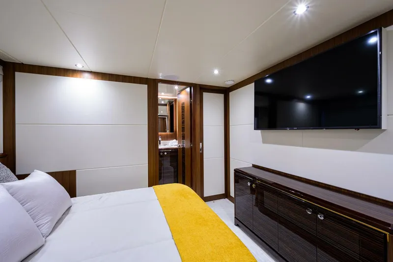 Slide: The Image of Ocean Alexander 100 Zephyr-Stbd Guest Stateroom 2019 Ocean Alexander 100 Motor Yacht-Zephyr - 3930568