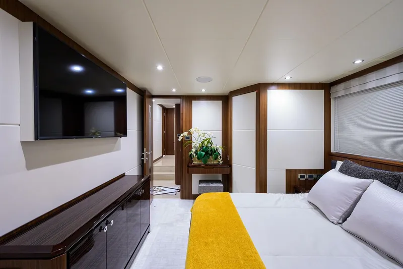 Slide: The Image of Ocean Alexander 100 Zephyr-Stbd Guest Stateroom 2019 Ocean Alexander 100 Motor Yacht-Zephyr - 3930572