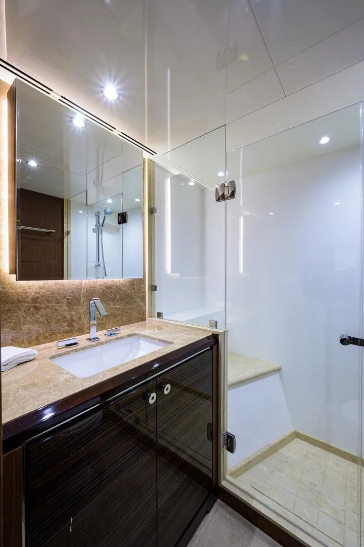 Slide: The Image of Ocean Alexander 100 Zephyr-Port Guest Head 2019 Ocean Alexander 100 Motor Yacht-Zephyr - 3930982