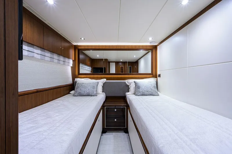 Slide: The Image of Ocean Alexander 100 Zephyr-Stbd Guest Stateroom 2019 Ocean Alexander 100 Motor Yacht-Zephyr - 3930986
