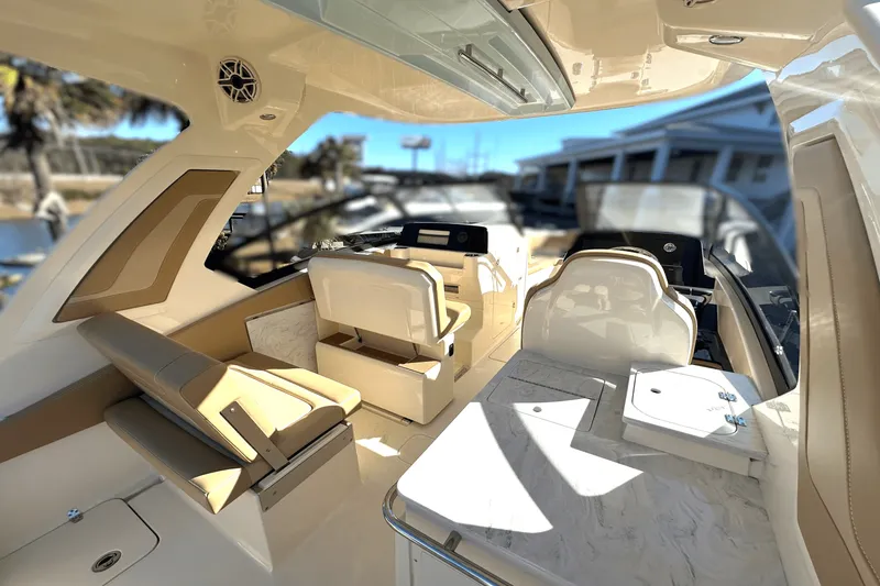 Slide: The Image of Scout 277 Dorado 2025 - 10