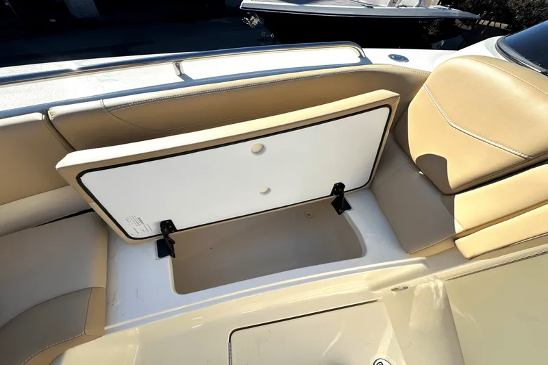 Slide: The Image of Scout 277 Dorado 2025 - 31