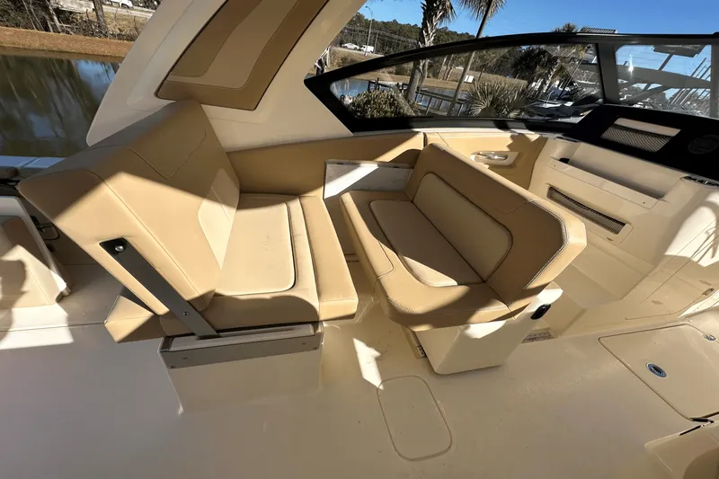 Slide: The Image of Scout 277 Dorado 2025 - 16