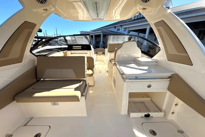 Slide: The Image of Scout 277 Dorado 2025 - 8