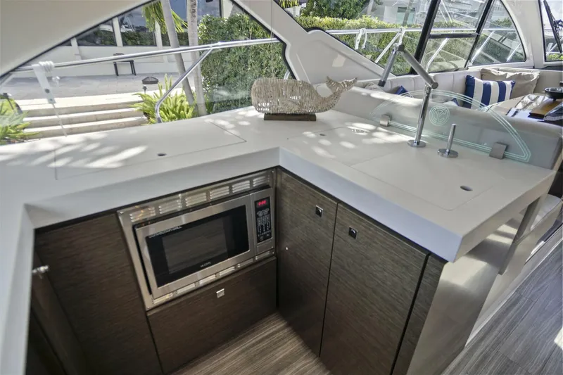 Slide: The Image of Cruisers Yachts 54 Cantius 2019 - 3933759