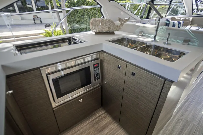 Slide: The Image of Cruisers Yachts 54 Cantius 2019 - 3933760