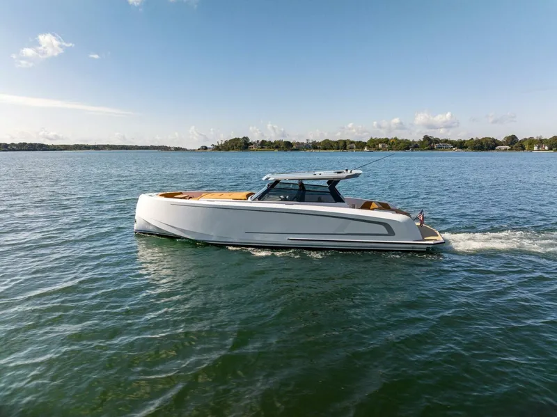 Slide: The Image of Vanquish 45 T Top 2021 - 3934988