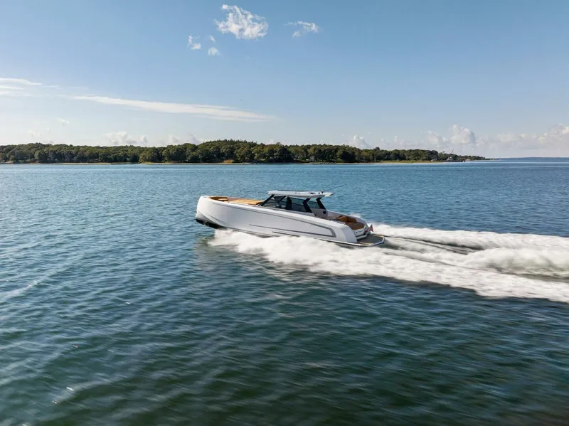 Slide: The Image of Vanquish 45 T Top 2021 - 3934990