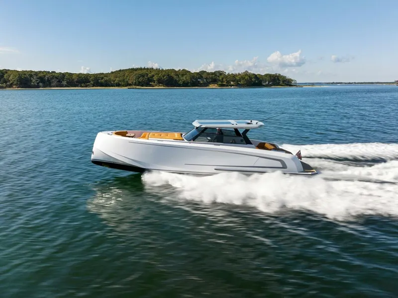 Slide: The Image of Vanquish 45 T Top 2021 - 3934992