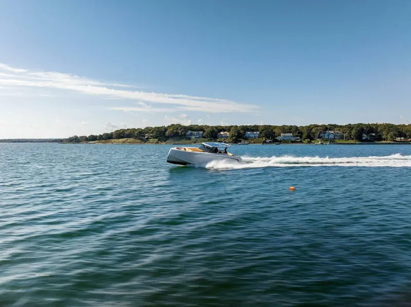 Slide: The Image of Vanquish 45 T Top 2021 - 3934999