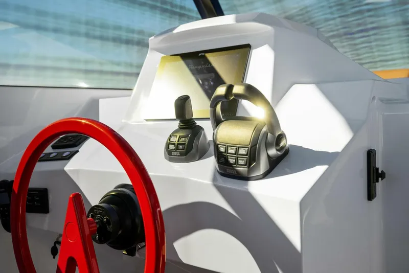 Slide: The Image of Vanquish 45 T Top 2021 - 3935006