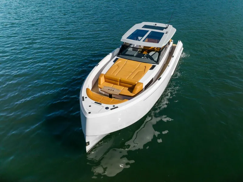 Slide: The Image of Vanquish 45 T Top 2021 - 3935011