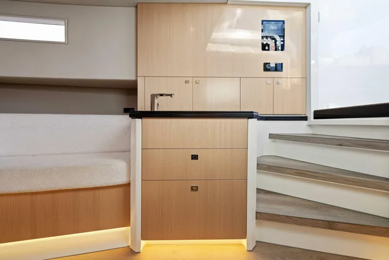 Slide: The Image of Vanquish 45 T Top 2021 - 3935020