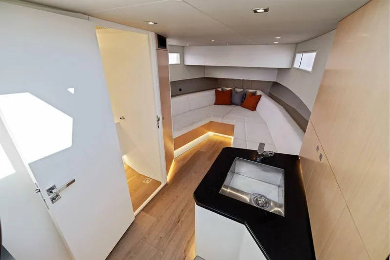 Slide: The Image of Vanquish 45 T Top 2021 - 3935022