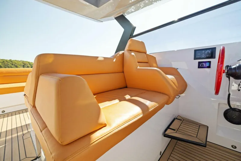 Slide: The Image of Vanquish 45 T Top 2021 - 3935030