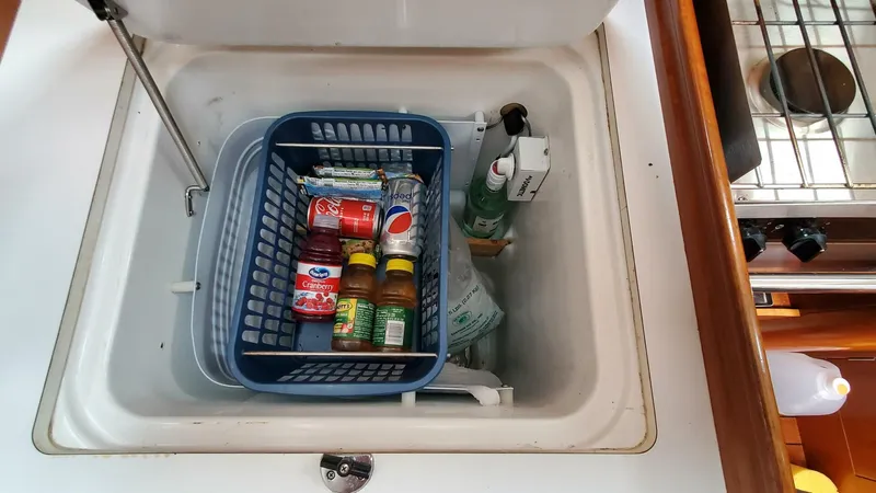 Slide: The Image of Beneteau 361 2000 - 3954007