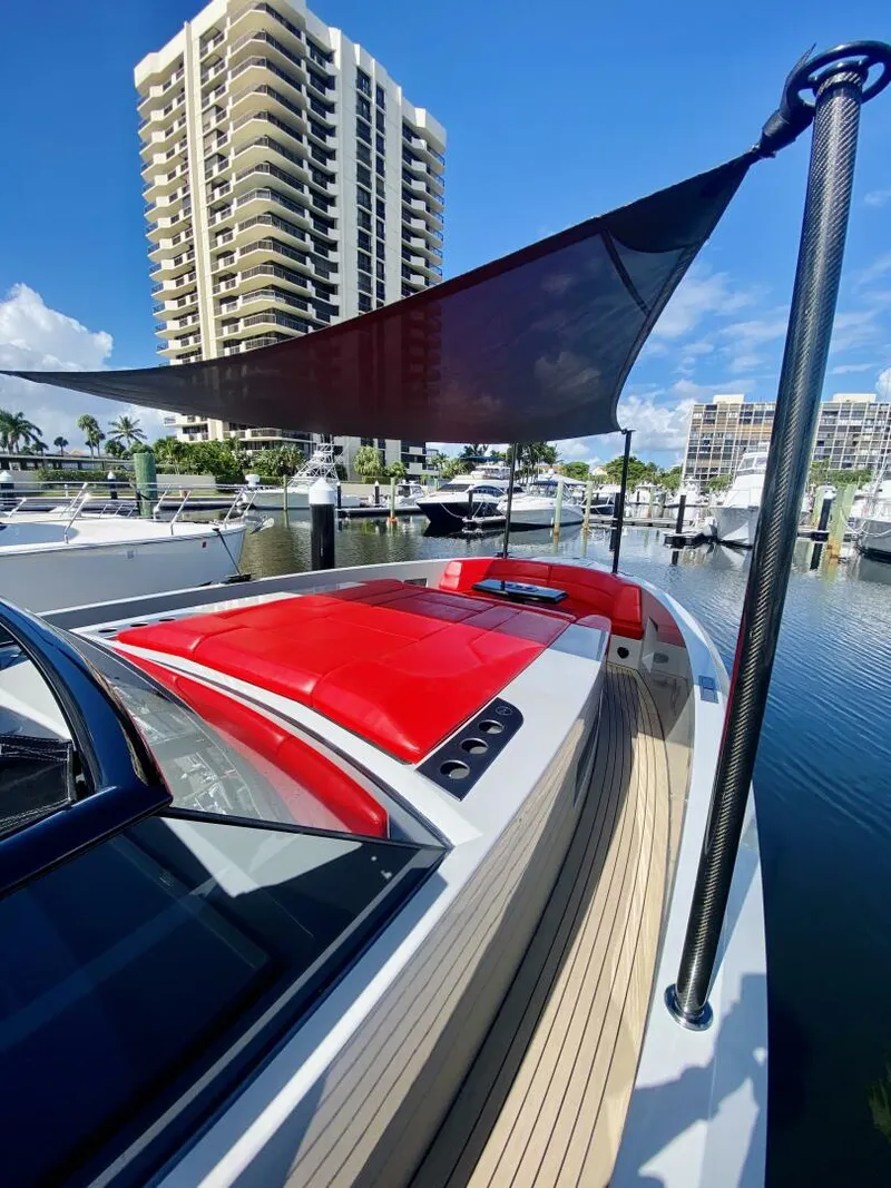 Slide: The Image of Vanquish VQ45 2020 - 3942214