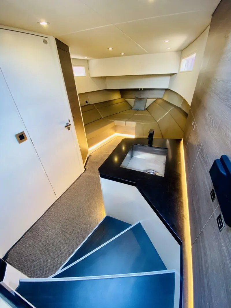 Slide: The Image of Vanquish VQ45 2020 - 3942220