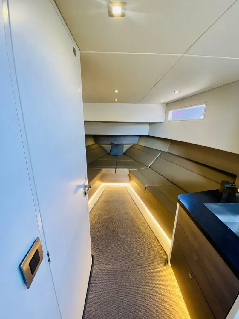 Slide: The Image of Vanquish VQ45 2020 - 3942222