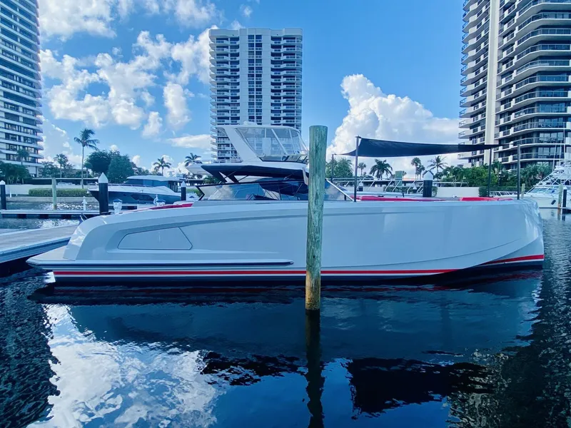 Slide: The Image of Vanquish VQ45 2020 - 3942191