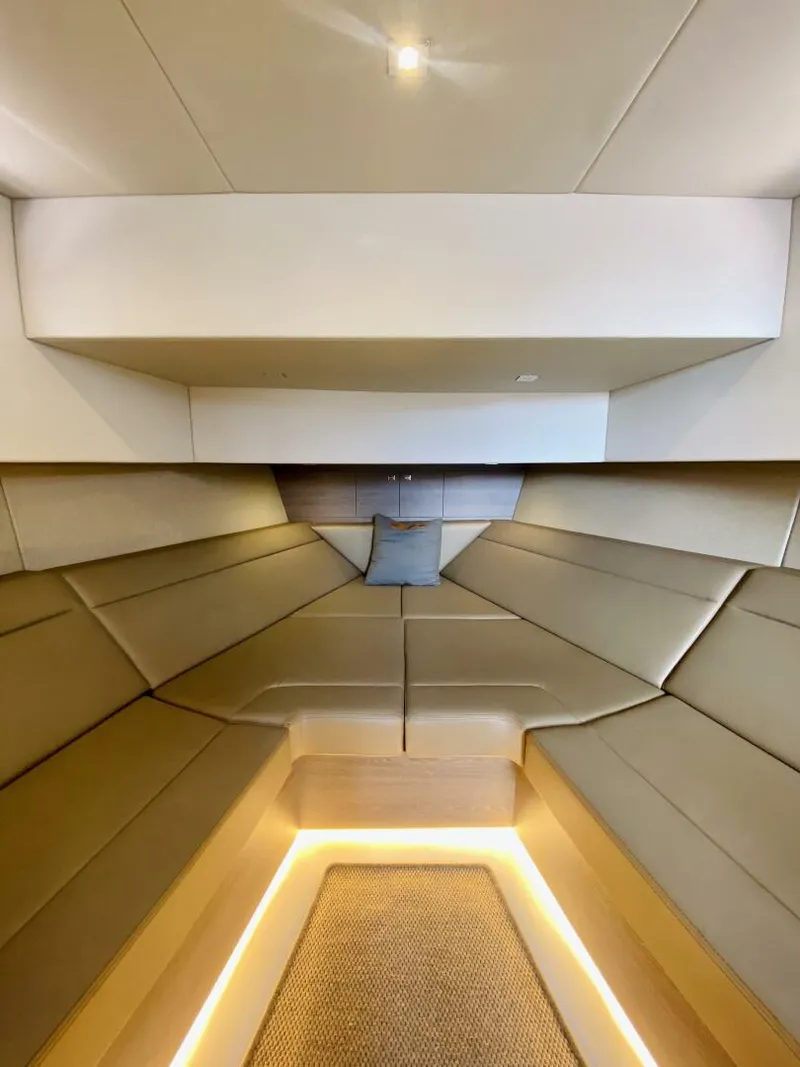 Slide: The Image of Vanquish VQ45 2020 - 3942224