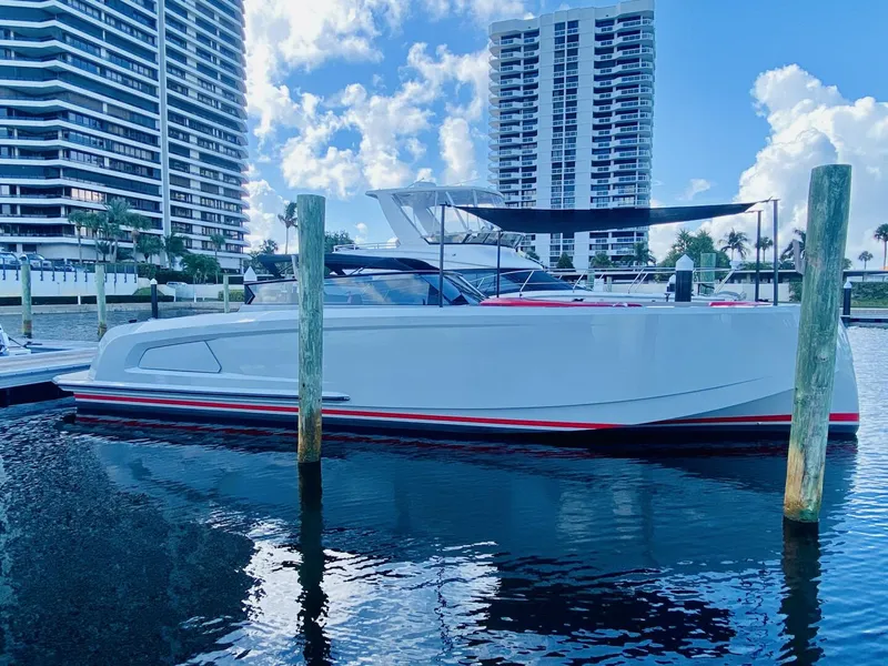 Slide: The Image of Vanquish VQ45 2020 - 3942192