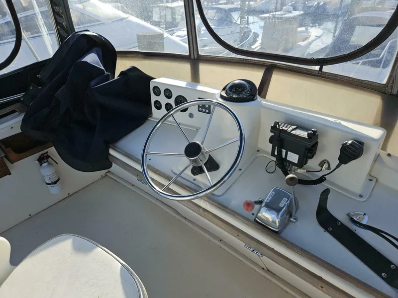 Slide: The Image of Nauset 35 Flybridge Downeast Cruiser 1989 - 3960798